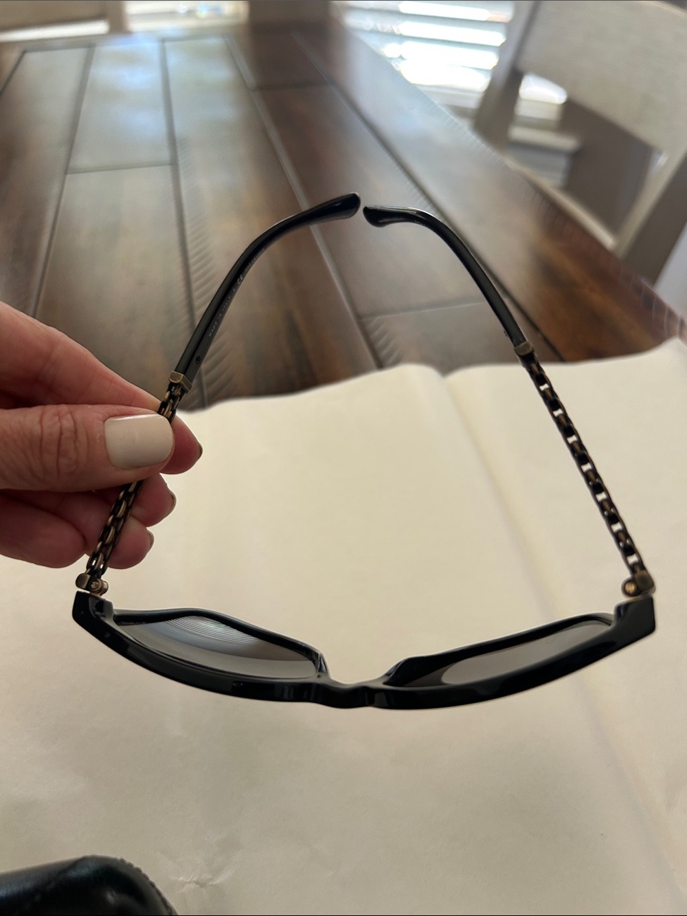 CHANEL polarized black Lens Women's Sunglasses with Chain-Detail Temples with CC - Picture 10 of 10